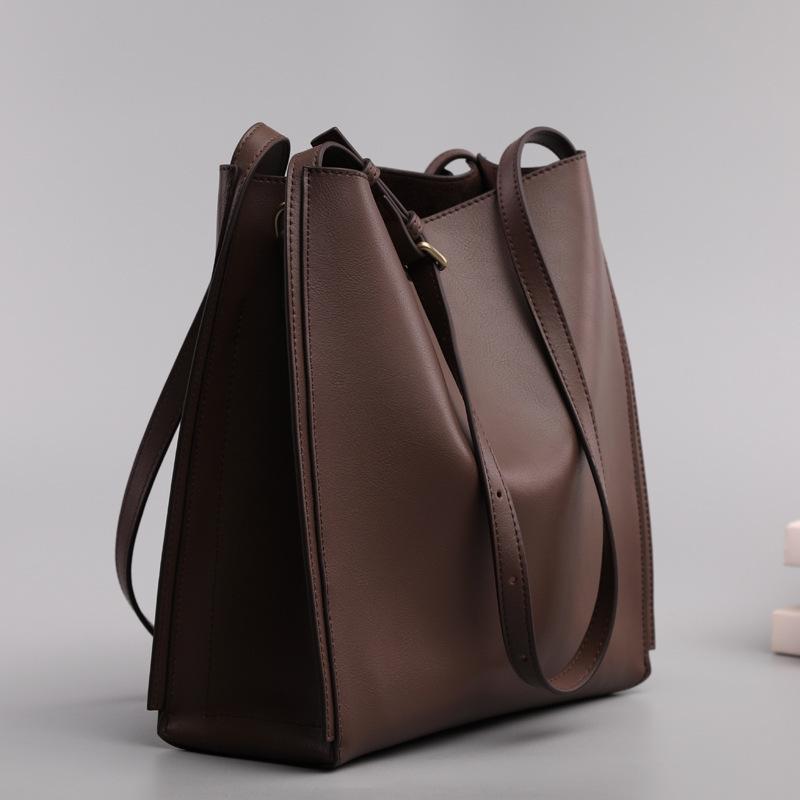 New Leather Women's Bag Bucket Bag Large Capacity Commuting Tote Bag Women's Crossbody Shoulder Bag Retro