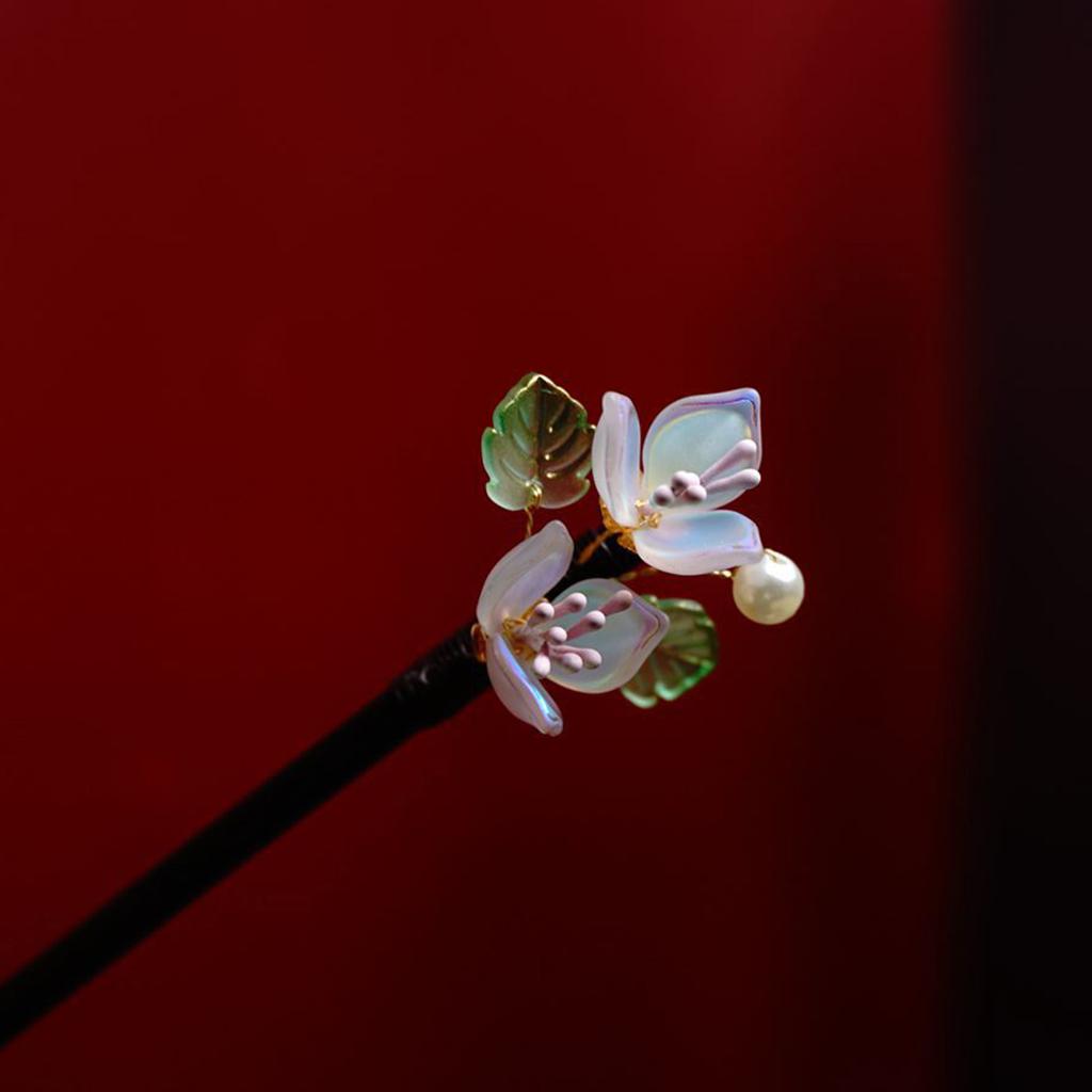 Ancient Style Magnolia Hairpin Artificial Transparent Glass Flower Tassel Hair Stick Wooden Simple Updo Hairpin New Year Gifts