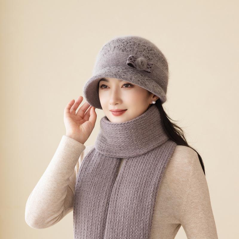 Korean version autumn and winter hat women's velvet ear protection warm versatile wool hat temperament mother hat fashion knitted hat