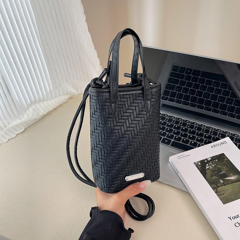 

Зарубежный стиль новая корейская версия нишевая сумка для мобильного телефона женская для поездок на работу универсальная повседневная личность осенняя мини простая сумка-мессенджер чёрный