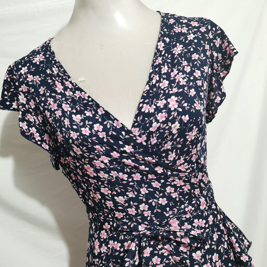 New V-neck Bohemian Vacation Style Slim Fit Tied Dress