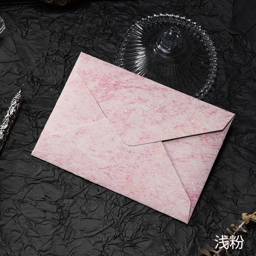 Vergoldetes Briefpapier-Set mit Wachssiegel für den Valentinstag