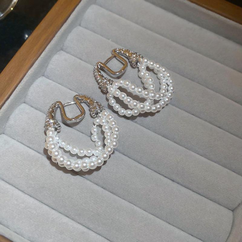 Zircon multi-layer pearl horseshoe buckle fringed ear buckle French fashion simple versatile earrings light luxury high-end earrings