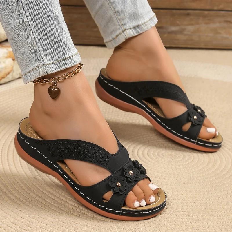 2026 Summer New Women's Slippers Casual Flower Hollow Wedge Beach Shoes Outdoor Fashion Comfortable Sandals