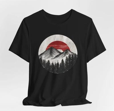 Neues T-Shirt Sonnenuntergang Berg Wald T-Shirt – Minimalistisches Naturdesign - Sonnenuntergang