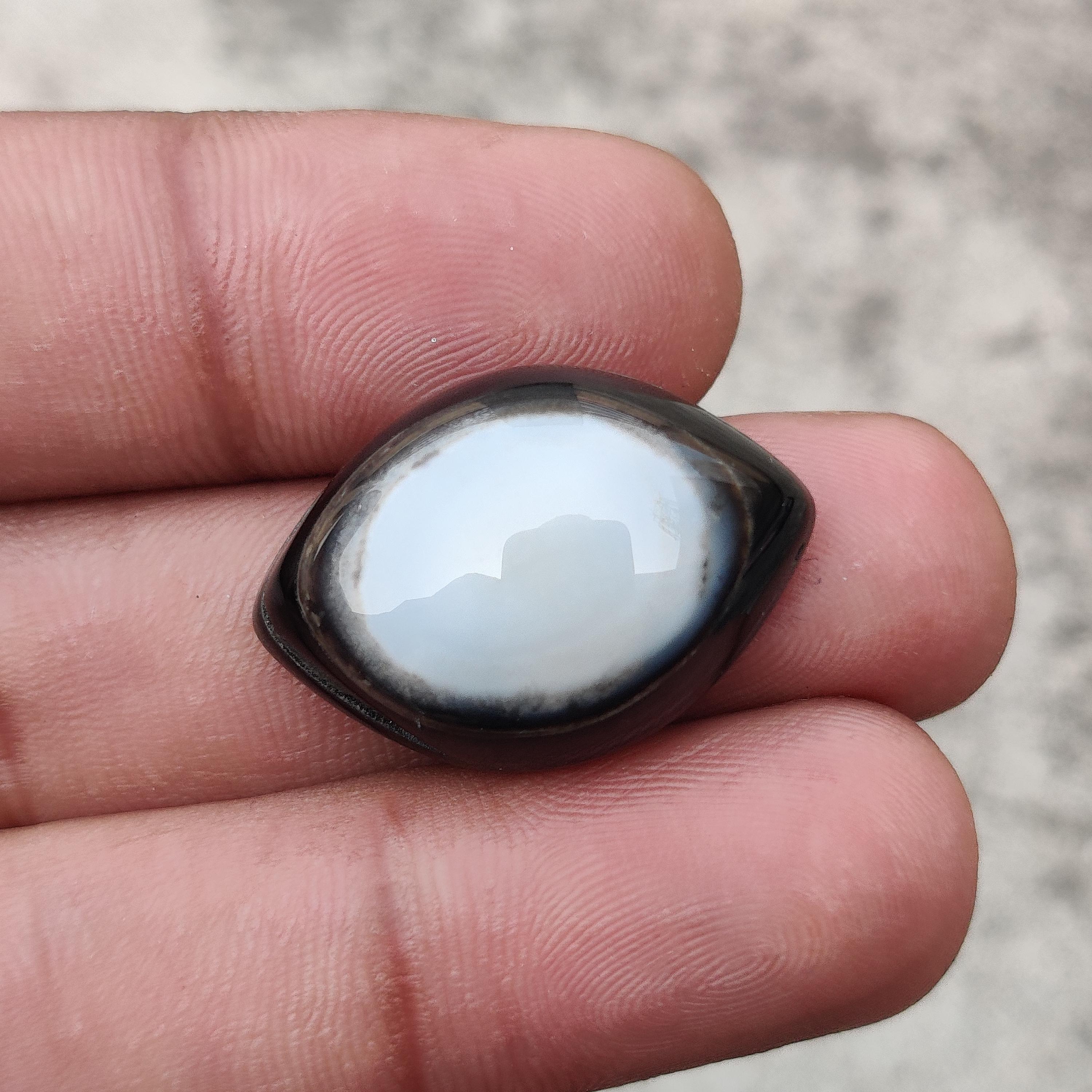 Snack Eye Banded Agate Gemstone, 35.35 Carat, 26x19x11 MM Size. 35.35 Carat, 26x19x11 MM