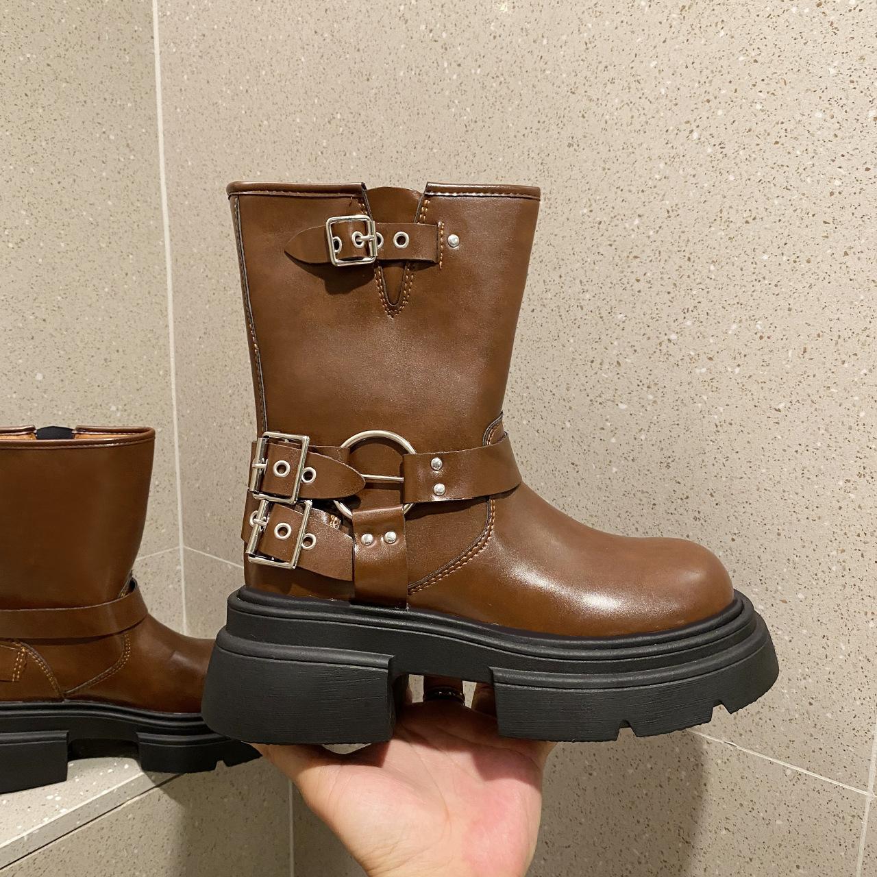 

Женские осенне-зимние ретро полусапоги-казаки с квадратным носком на толстой подошве 42