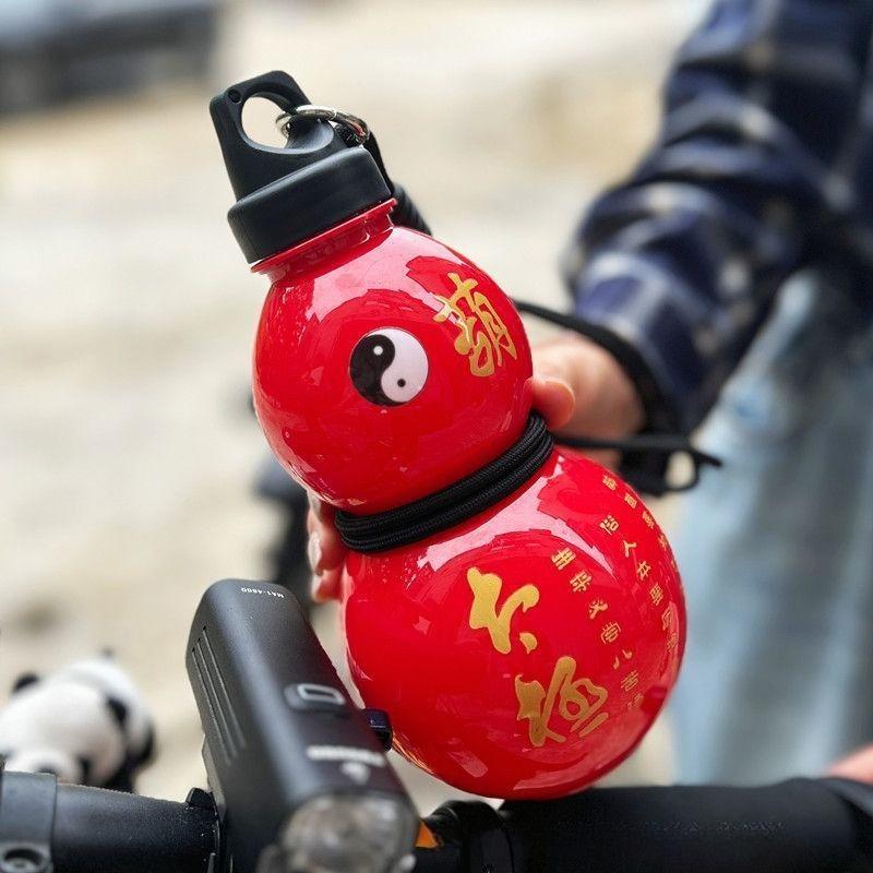 

1PC 750ml Gourd Water Bottle Large Capacity Gourd Kettle Chinese Style Leakproof Water Jug for School Sport Water Kettle 750ml красный