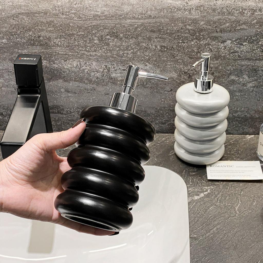 Creative Black and White Donut Ceramic Lotion Bottle Bathroom Shower Gel Dispenser Portable Soap Dispenser Bathroom Accessories