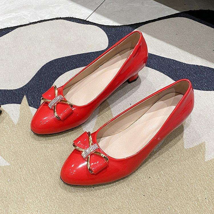 

Medium heel single shoes women s 2025 autumn new work shoes rhinestone metal buckle butterfly large size daily wear shallow mouth 34 красный