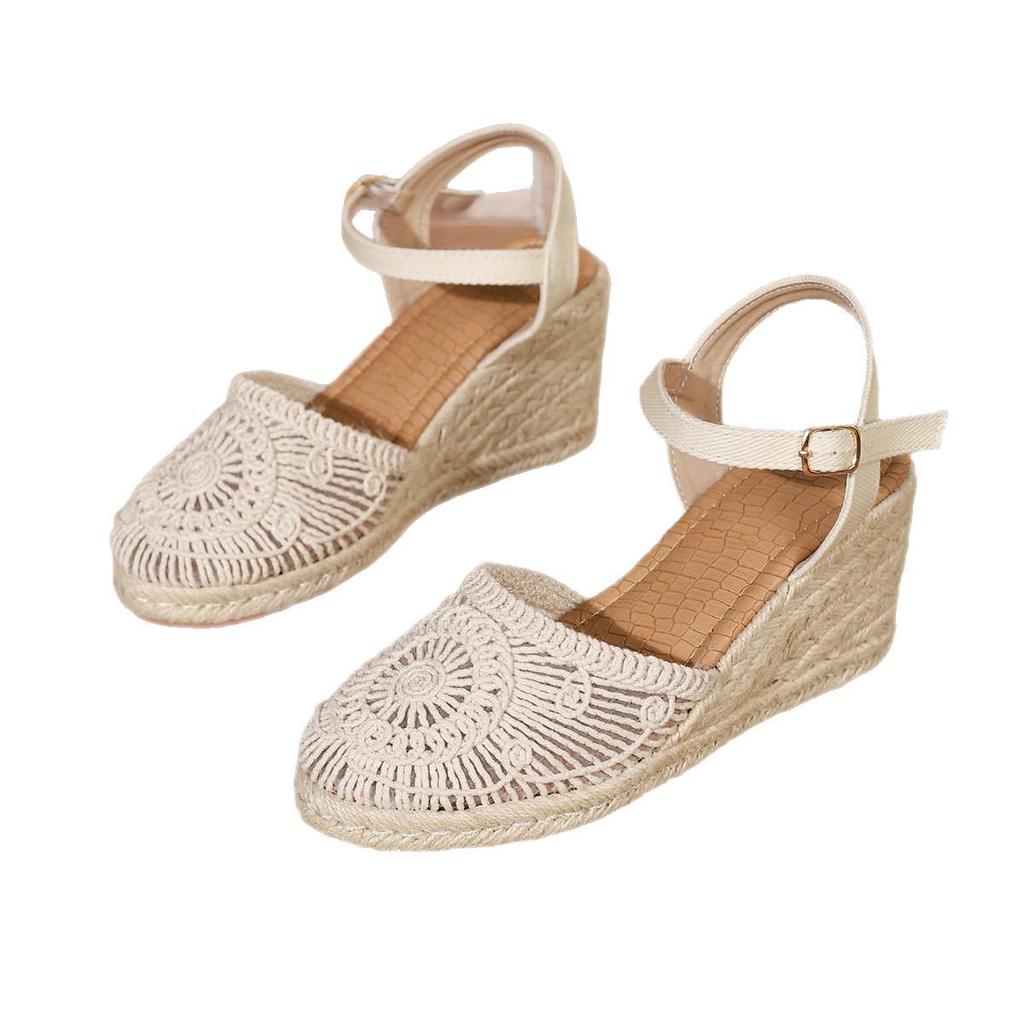 2026 Fashionable Versatile Large Size Height-Increasing Buckle Sandals