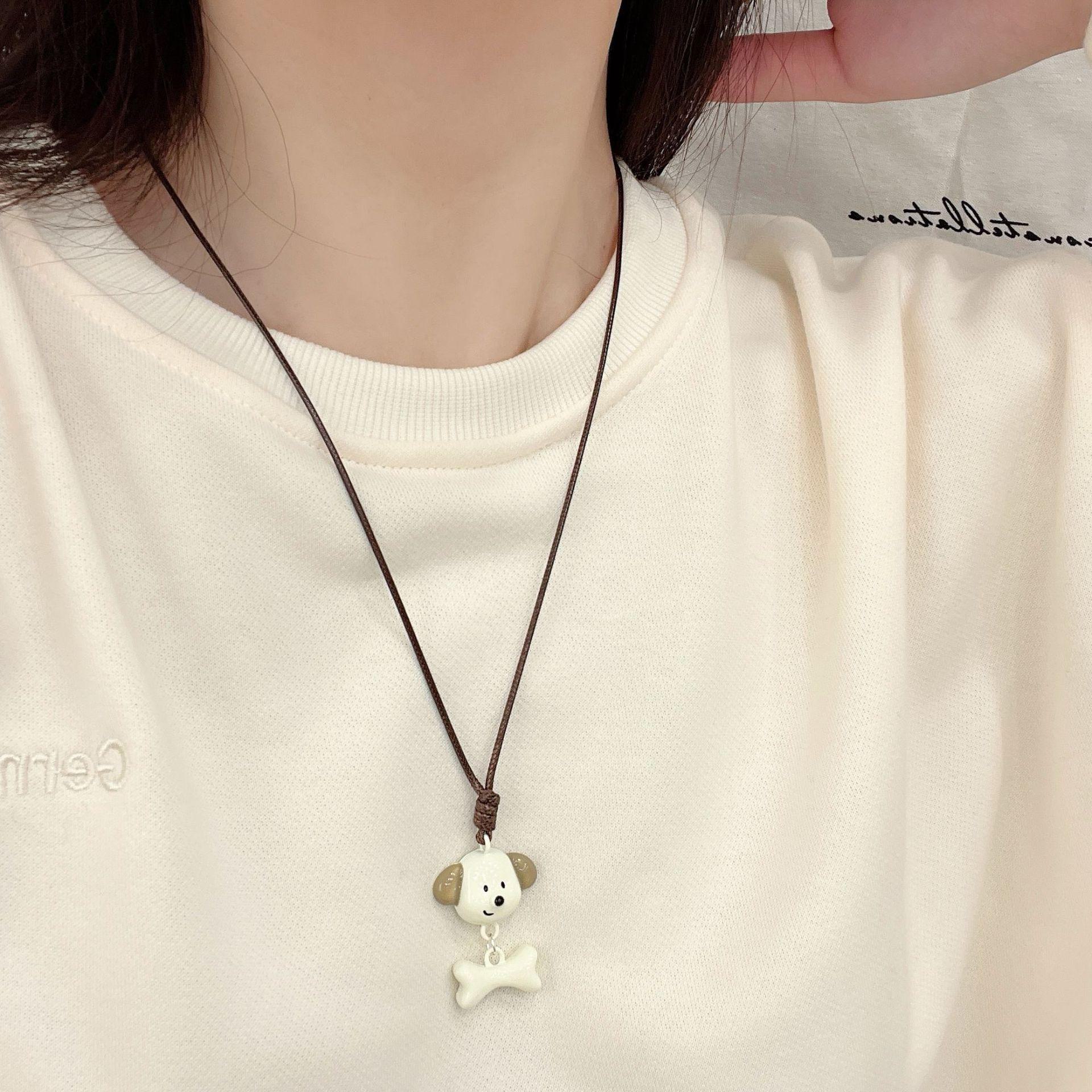 

Стильное ожерелье с подвеской в виде красной панды 2024 года: Цепочка для зимнего свитера для женщин — простой, модный и дорогой аксессуар N1396 белый