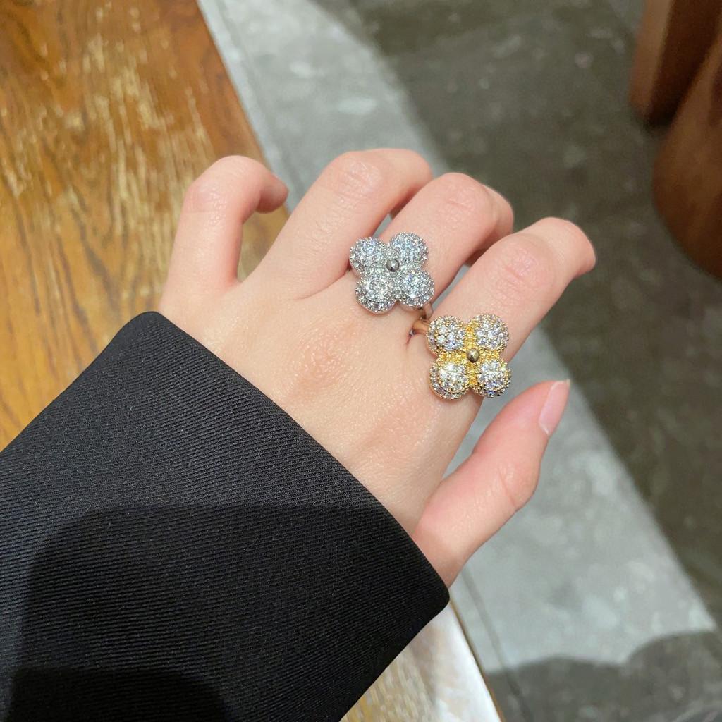 

Two Tone Four Leaf Clover Ring with Diamond Inlay High-end Material Hottest New Item Is The Dual Color Electroplating Unisex Gift Open size розового золота