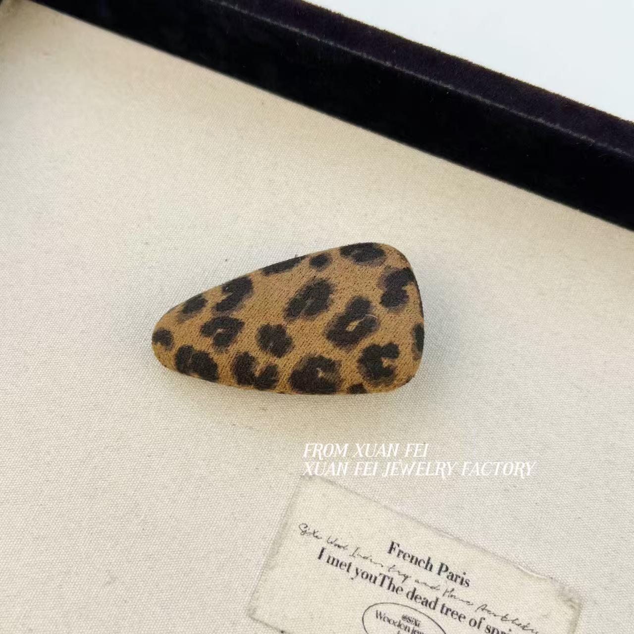 Korean Leopard Print Hair Clip - High-End Retro Side Clip for Women