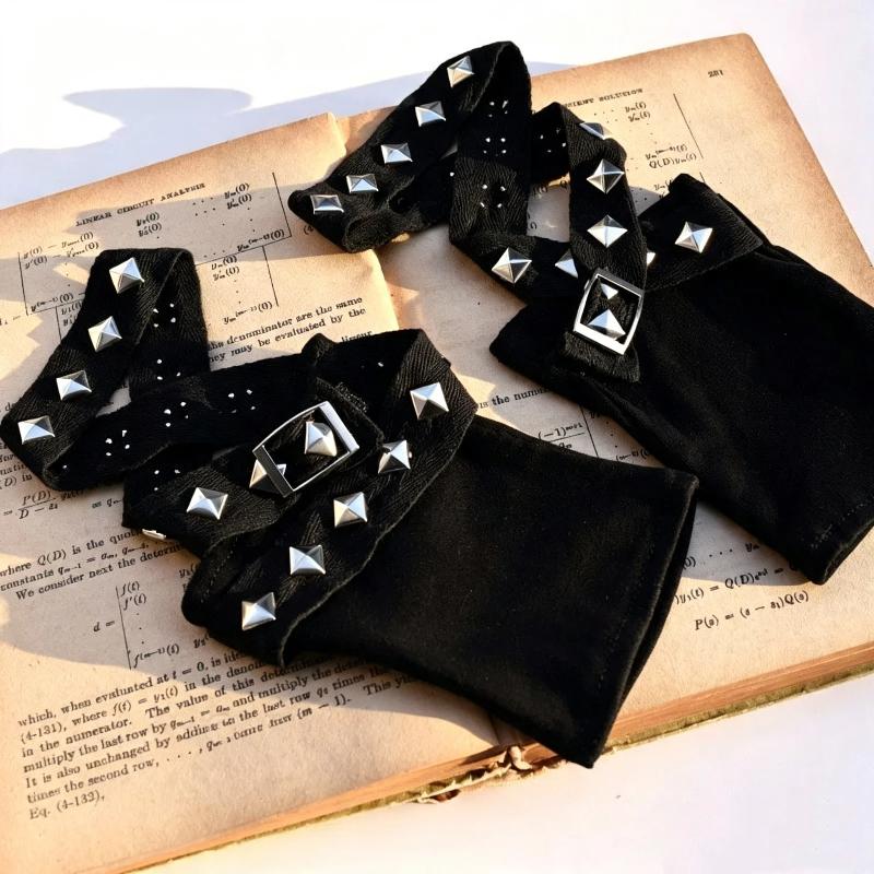 Adjustable Black Punk Fingerless Gloves Silver Studs Non-slip for Rock Band Performance Halloween Cosplay Props