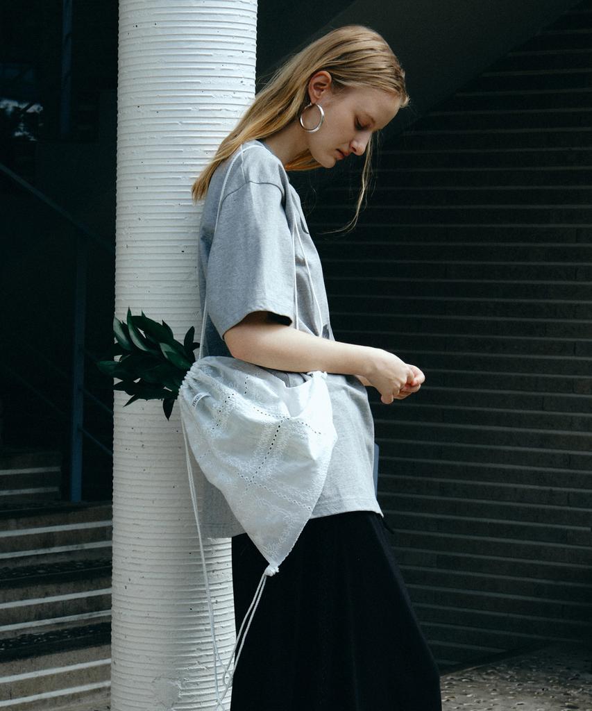 Mais Sheer Lace Drawstring Bag / White