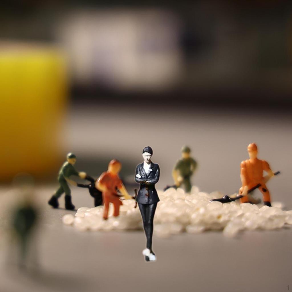 1/64 Scale Miniature Figure Diorama Accessory Women Model for Decoration