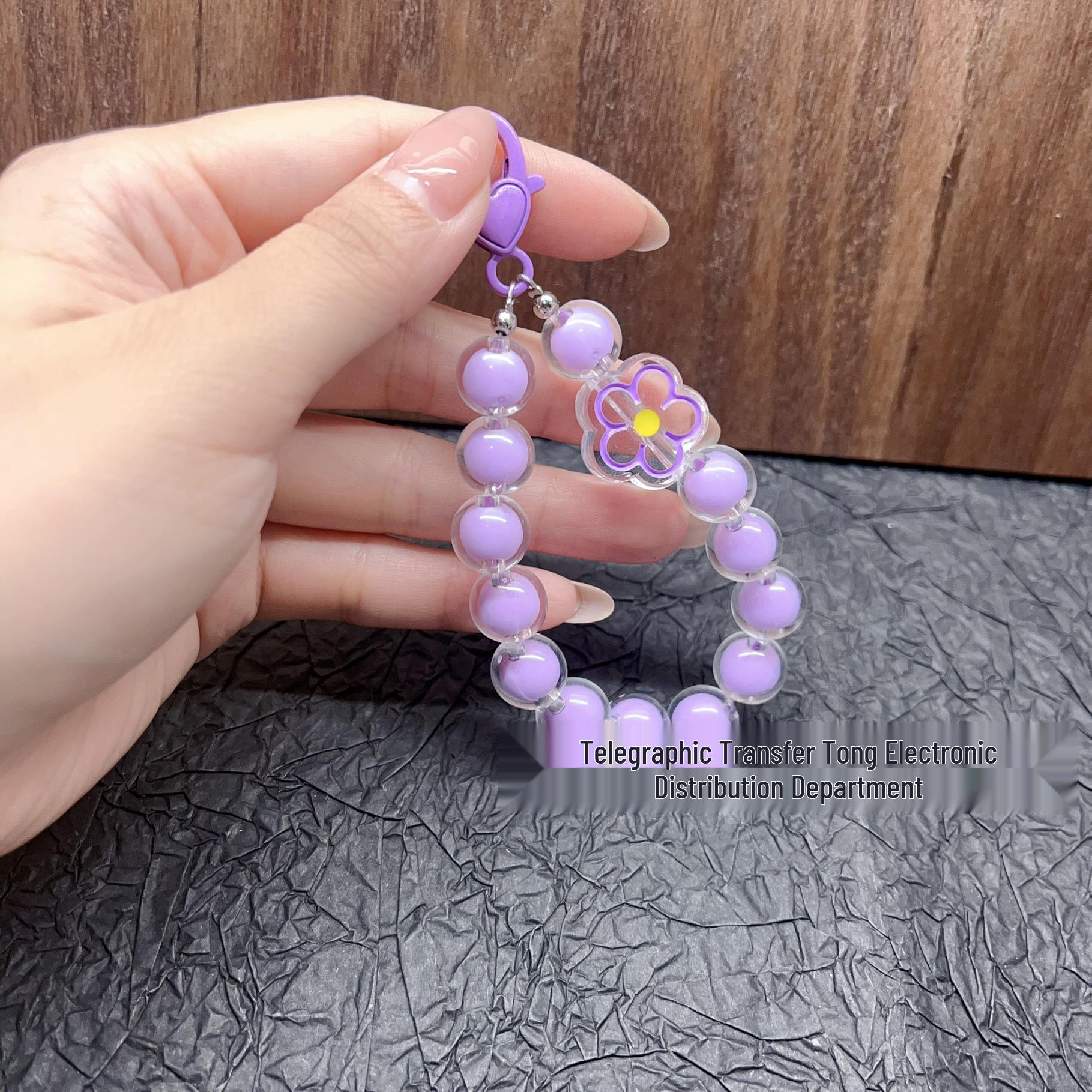 Разноцветная цепочка для телефона и брелок-подвеска из бусин-конфет