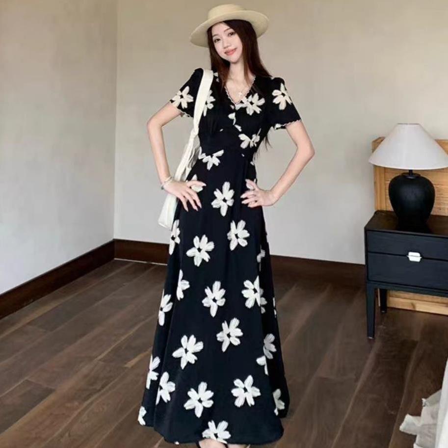 Plus-Size French Style V-Neck Summer Dress: Slimming High Waist A-Line with Tummy Conceling Print