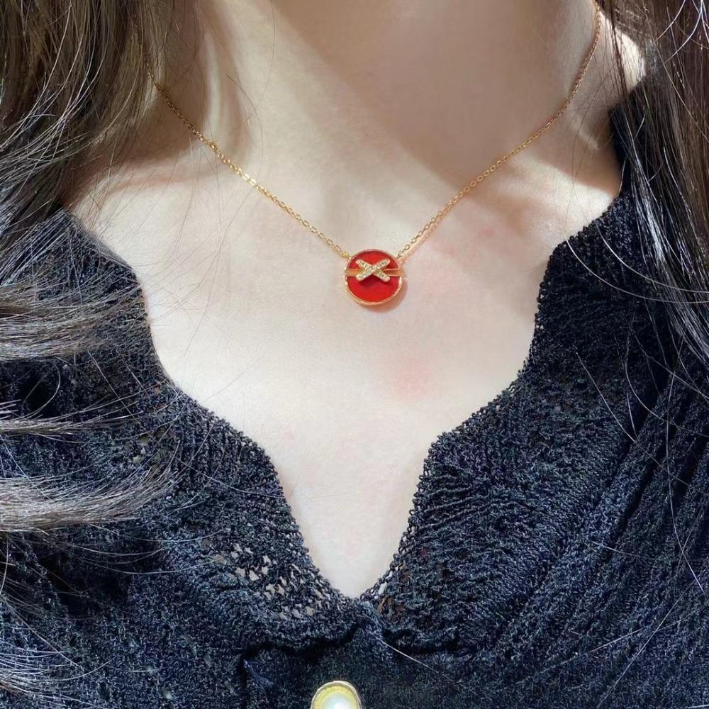 

Ожерелье для женщин Белый рябчик Красный Агат Крест Подвеска Ключица