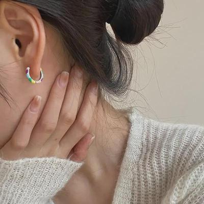 Herbst/Winter 2022 Geometrische Farb-Spleiß-Ohrringe – S925 Silberstift, Hongkong-Stil