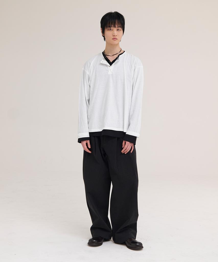 Akesi Contra Layered Henley Neck Long Sleeve_White And Black