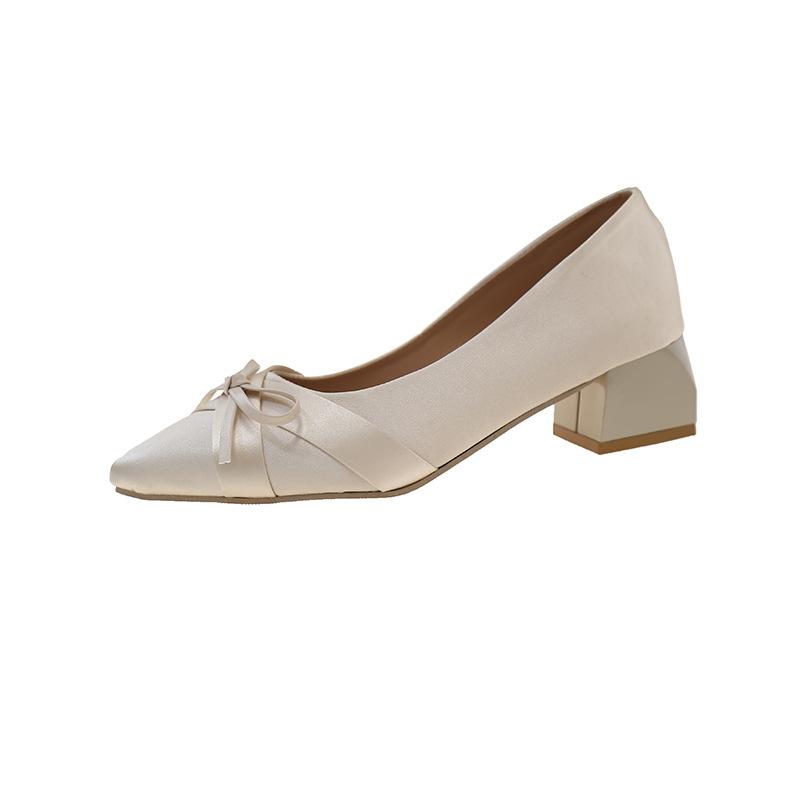 

2025 autumn new temperament satin pointed single shoes women s versatile new sweet bow shallow mouth women s shoes 35