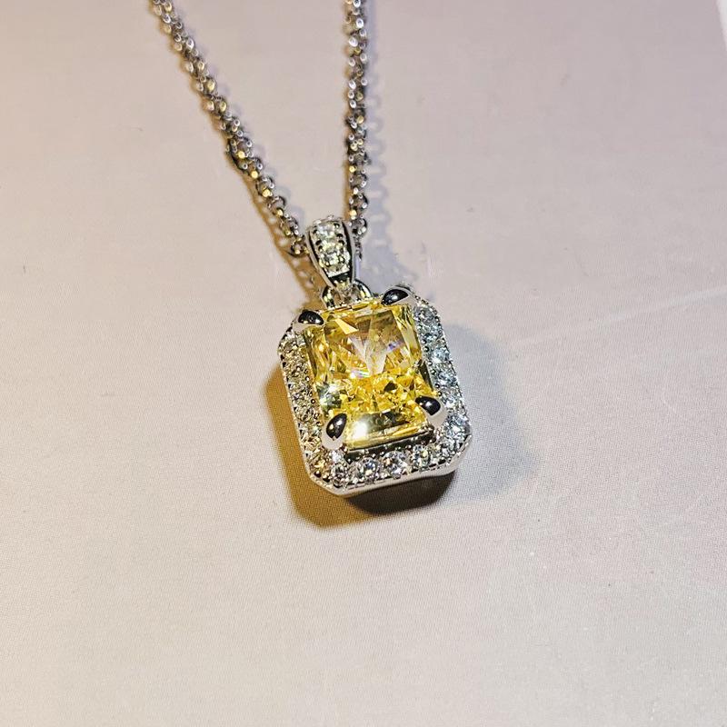 Light Luxury Heavy Industry Square Necklace, High-End Exquisite Popular Pendant, Live Broadcast Hot-Selling Princess Necklace.