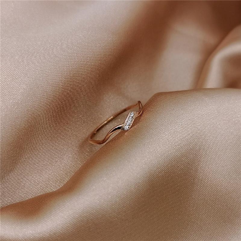 Rose Gold Geometric Rhinestone Titanium Ring: Versatile Japanese-Korean Fashion Jewelry