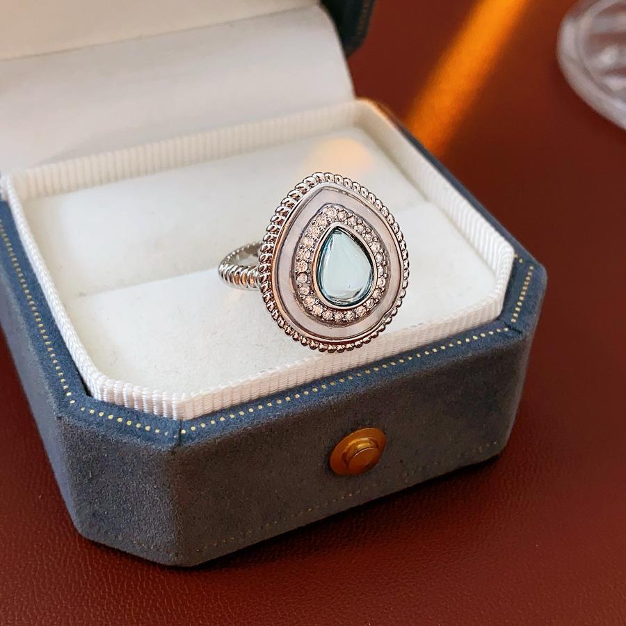 

Стеклянное ожерелье-подвеска в виде капли воды, модное, темпераментное, цепочка для ключицы, легкая роскошь, антикварное ожерелье, ювелирные изделия, женское, с высоким чувством стиля