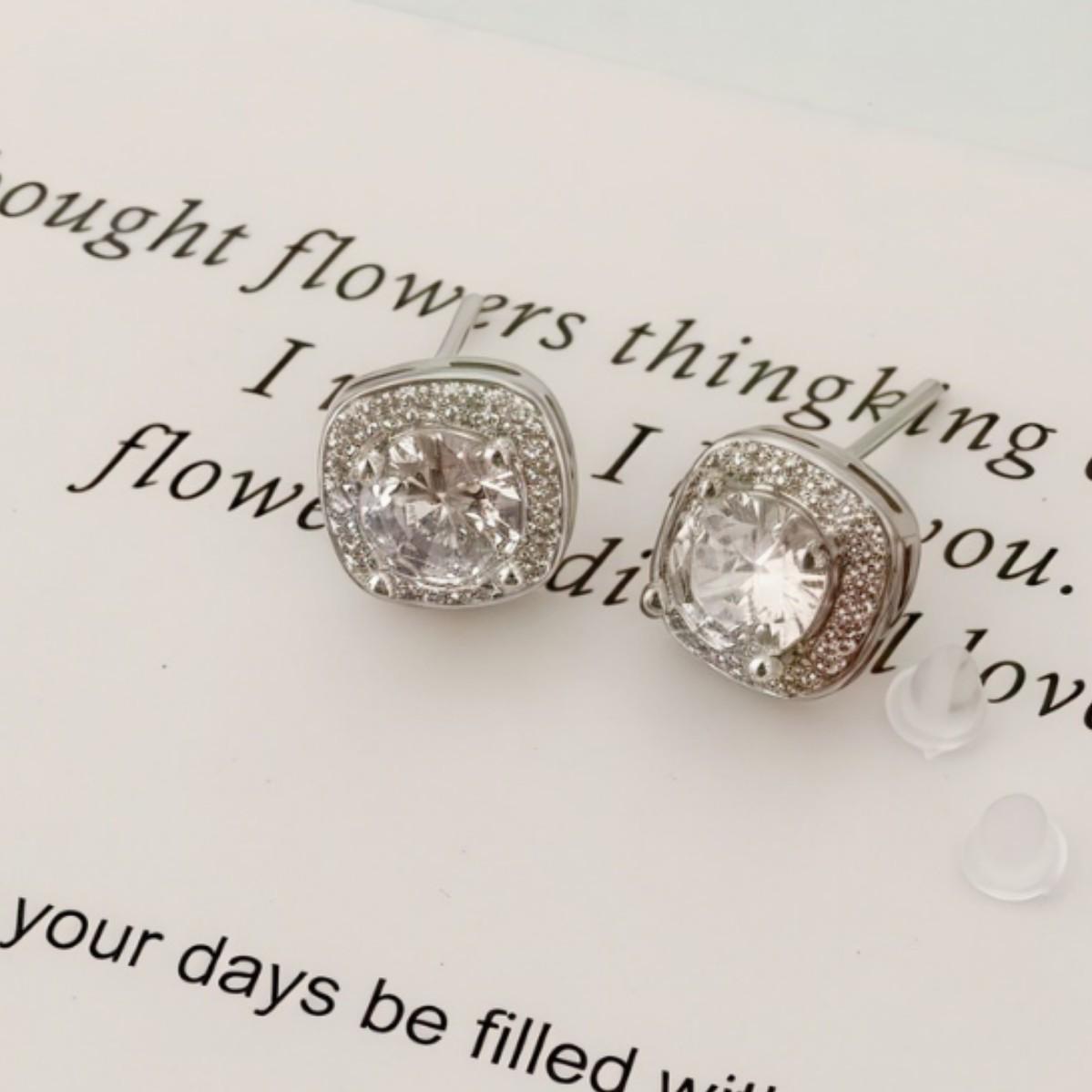 Корейские серьги-гвоздики с квадратными и круглыми стразами - Конфетный стиль и универсальный дизайн