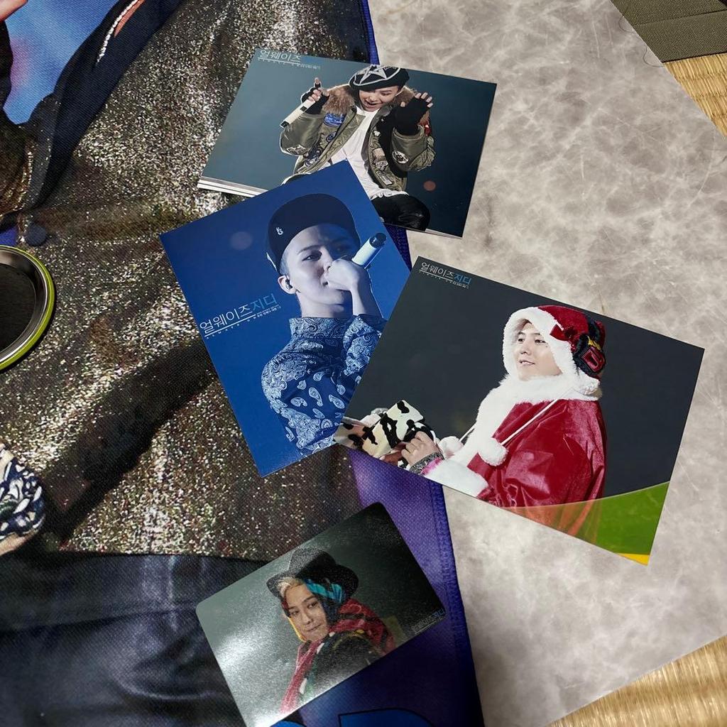 [USED] BIGBANG GD Tapestry Stickers Badges Postcards Cased