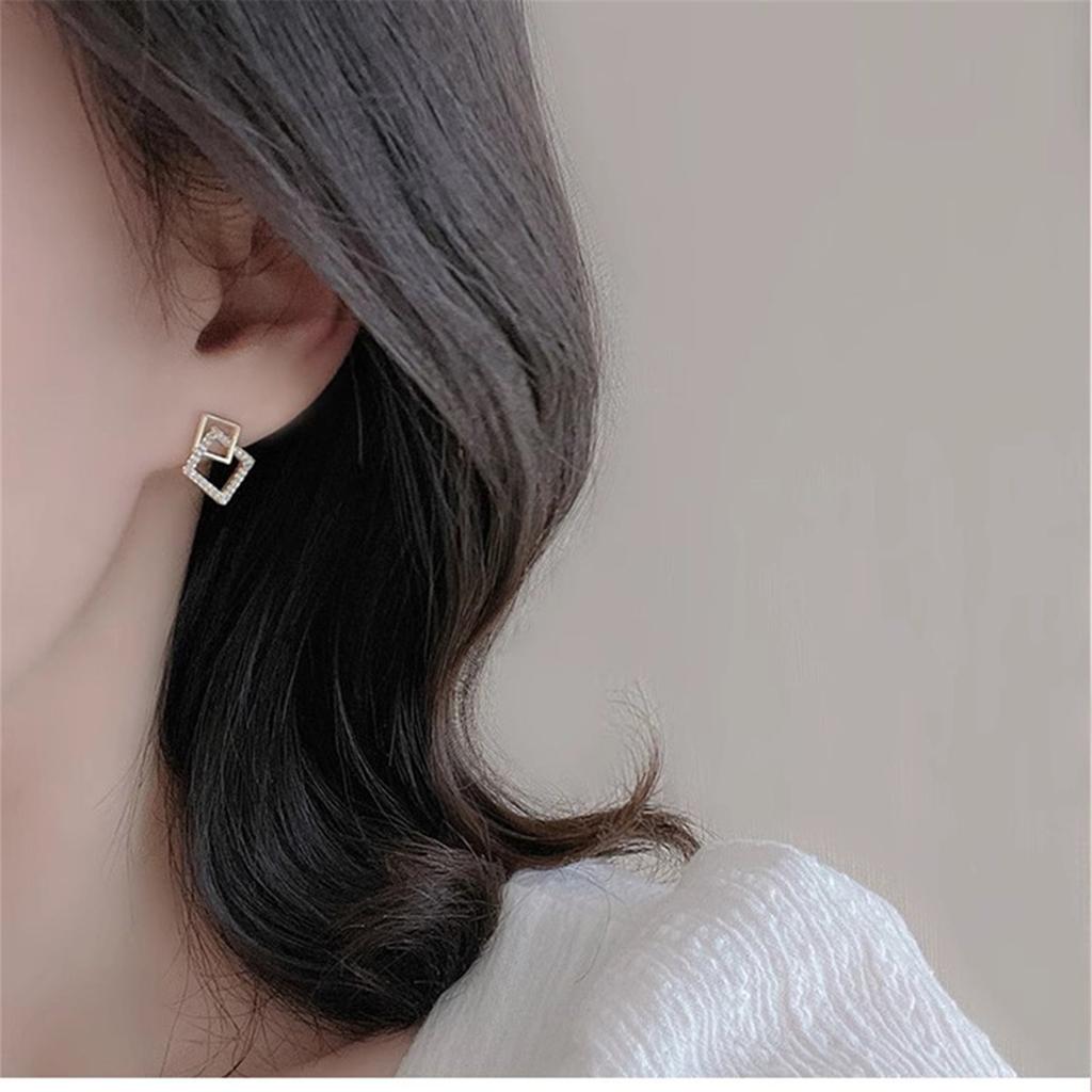 Minimalist Elegance Hypoallergenic Alloy Earrings For Women Sleek Modern Design With Gold Plating For Daily Occasions