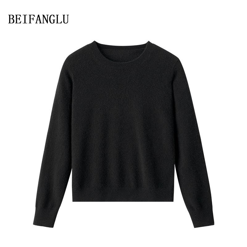 Women's Classic Northern Deer Cashmere Knitwear: Winter Round Neck
