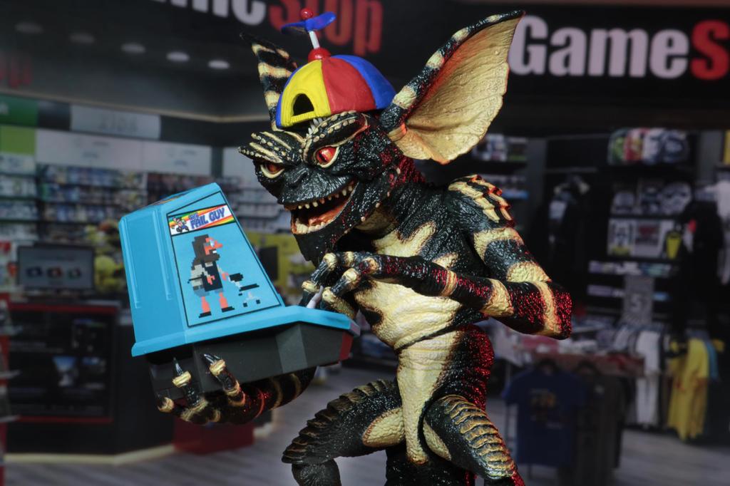 NECA 2019 GREMLINS GAMESTOP EXCLUSIVE ULTIMATE GAMER GREMLIN Action Figure [Parallel Import]