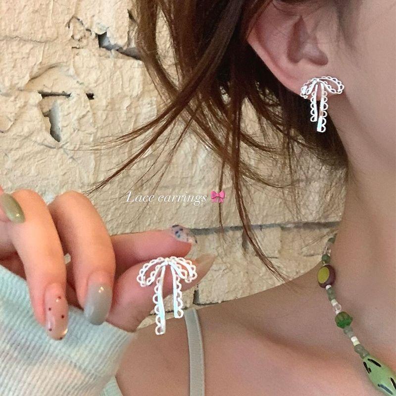 

French Style Lace Lace Bow Stud Earrings Female Niche Style Fancy Face-Showing Small Earrings Light Luxury Temperament Generous Earrings S925 silver needle-Lace Bows pair