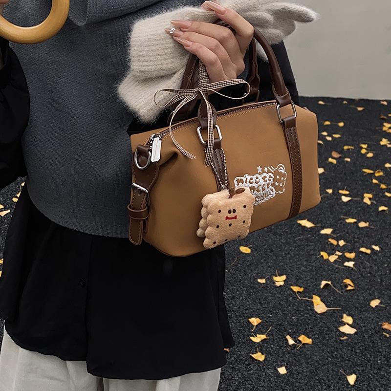 Autumn and winter leopard print Boston bag women's 2025 new cute portable pillow bag commuter simple shoulder messenger bag