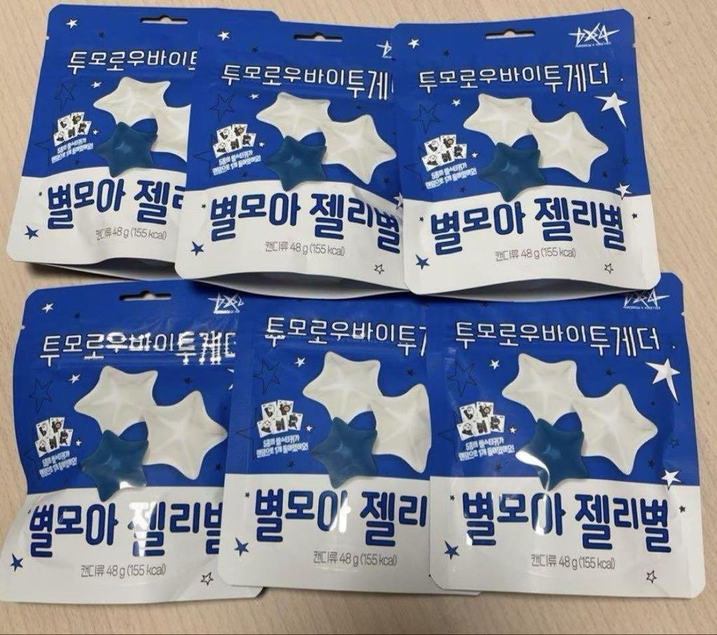 [USED] TOMORROW X TOGETHER Random Sticker Gummy Candy (6 pieces)