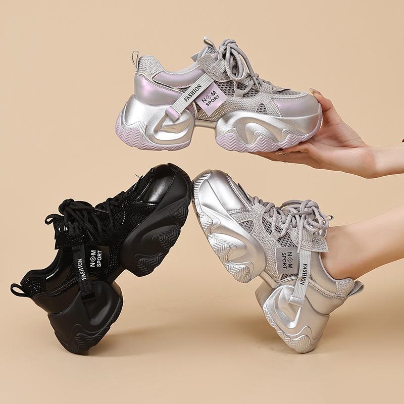 Höhenvergrößernde atmungsaktive Mesh-Schuhe Neue Herbst-vielseitige leichte Plateau-Sneaker Kinder