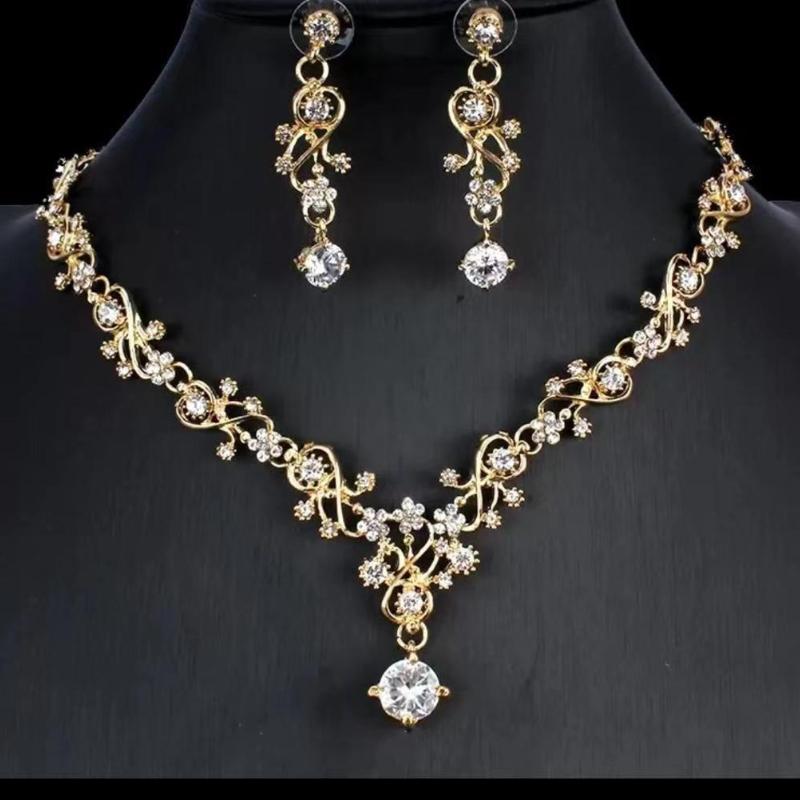 Ladies' Temperament Luxury Rhinestone Necklace Earrings Two-piece Set High-end Bridal Jewelry Set Necklace 2026