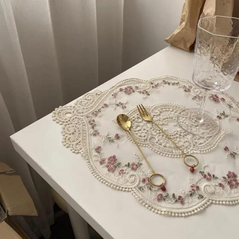 1 Pcs French Oval Lace Embroidered Coaster Bedroom Study Kitchen Cup Table Mat Food Fruit Plate Cover Cloth Christmas Decoration