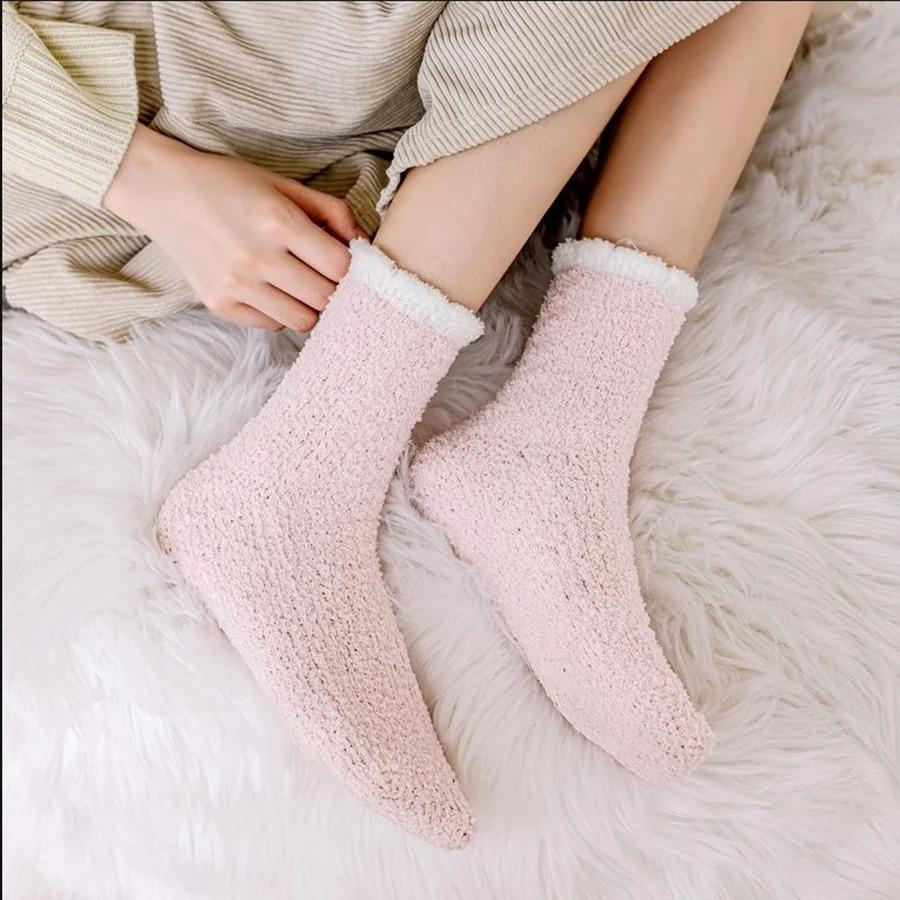 4 Pairs Autumn Winter Coral Velvet Socks Soft Cozy Fluffy Slipper Socks for Women Girls Middle Tube Thickened Socks for Sleep Home Floor