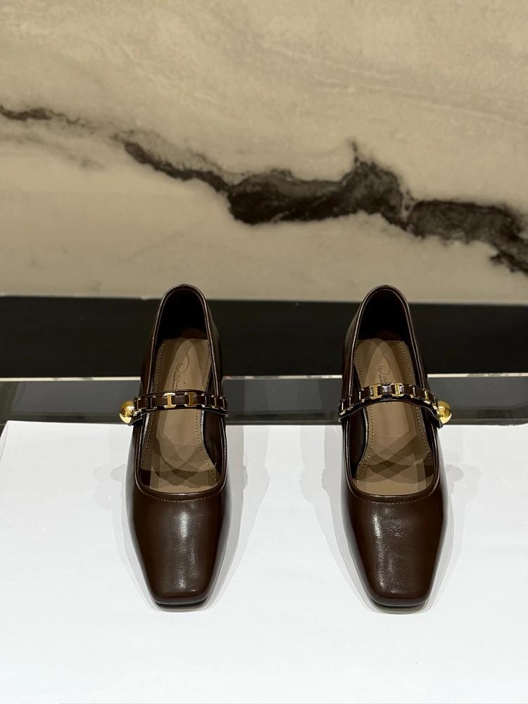 

Женские туфли-лодочки на среднем каблуке 2025 года с квадратным носком, на липучке и с цепочкой, маленькие кожаные туфли для офиса, французские, с мелким вырезом, Zapatillas De Mujer 40 коричневый