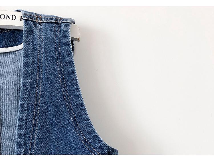 Hong Kong Style Retro Denim Vest: Women's Slim-Fit Collarless Waistcoat with Shoulder Pads for Spring and Autumn 2025.