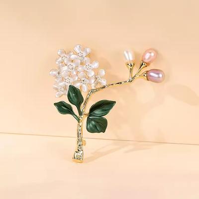 Blühende Brosche High-End Damen Zarte Hortensie Perlennadel Nischendesign Brosche Temperament Accessoires