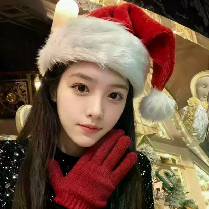 Christmas Santa Hat For Adults Xmas Holiday Hats Unisex Velvet Red Classic Fur Comfort New Year Festive Party Supplies