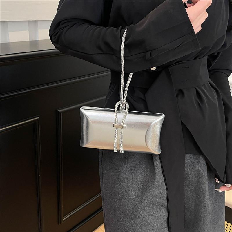 New Street Trend Street Shoot Handbag Women's Hand Oval Dinner Bag Bridesmaid Dress Rhinestones