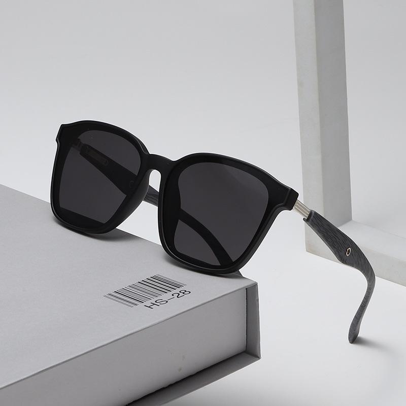 Retro Wood Grain Polarized Sunglasses with UV Protection