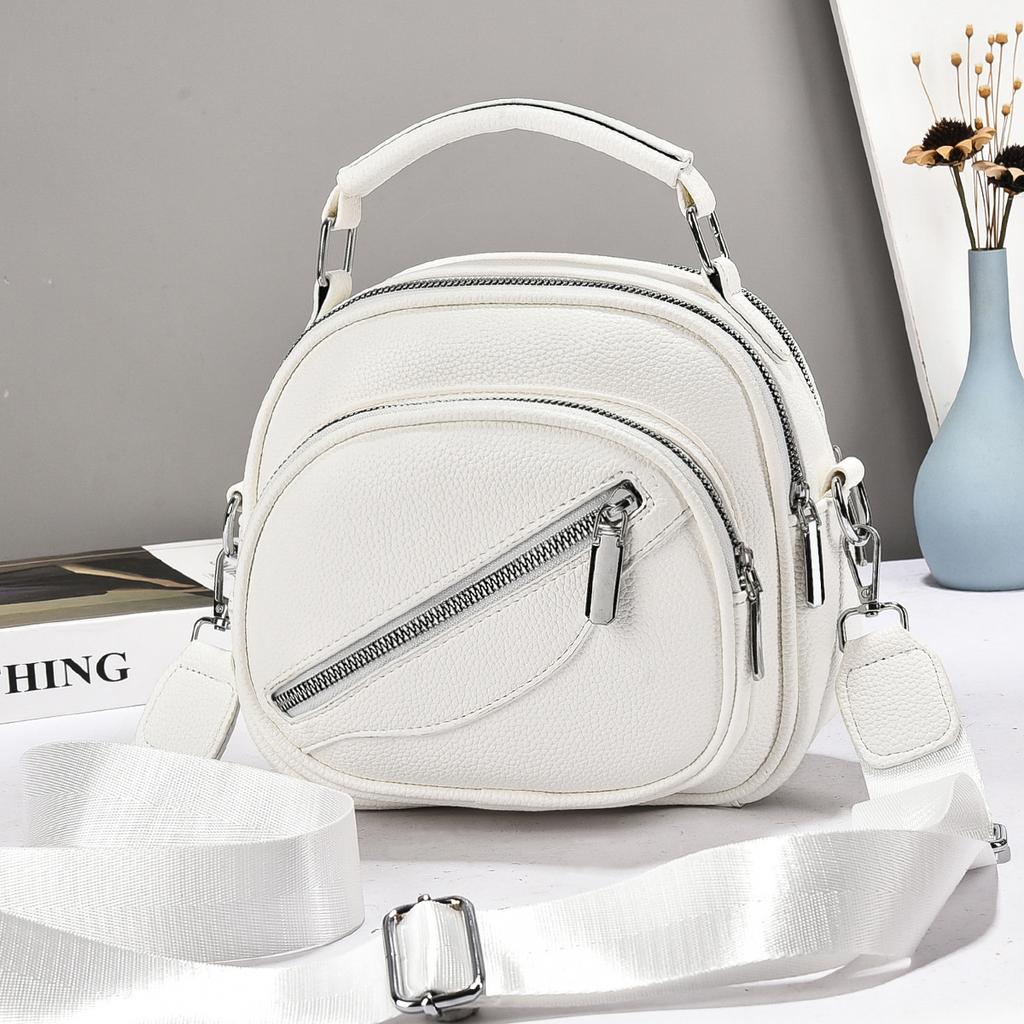 Bag Women's 2026 New Fashion Versatile Messenger Bag Practical Super Fire Small Bag