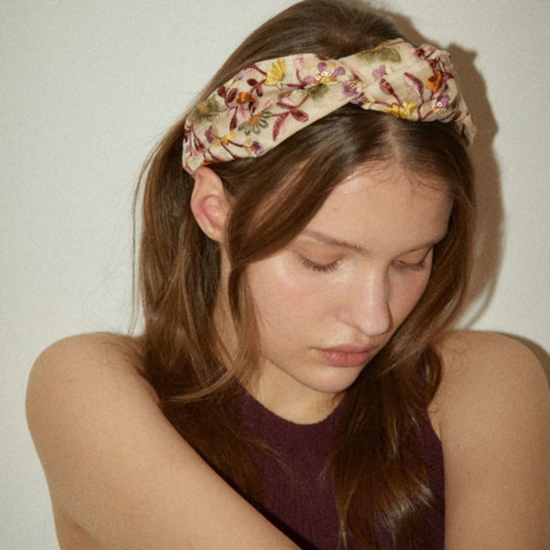 

Favorite Noun Vintage Garden Ivory